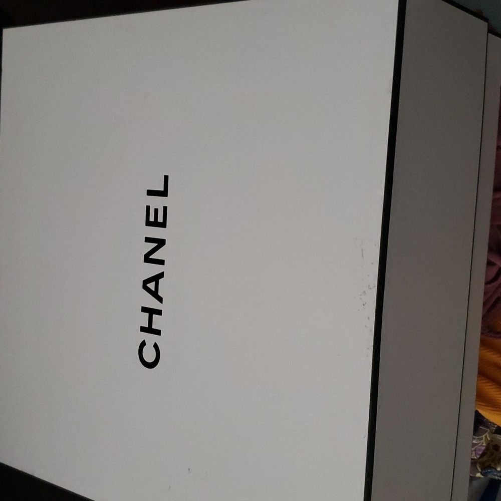 Chanel Gift Box And Card View 3